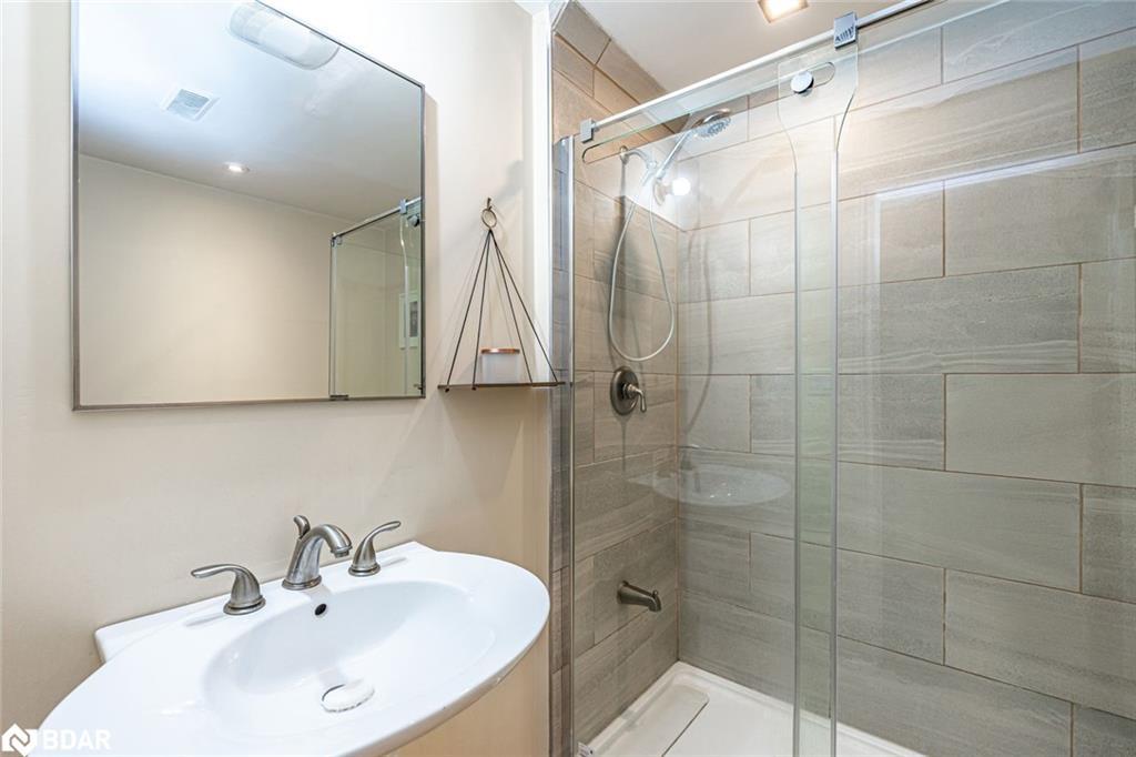 122 Trout Lane, Tiny, ON - Indoor Photo Showing Bathroom