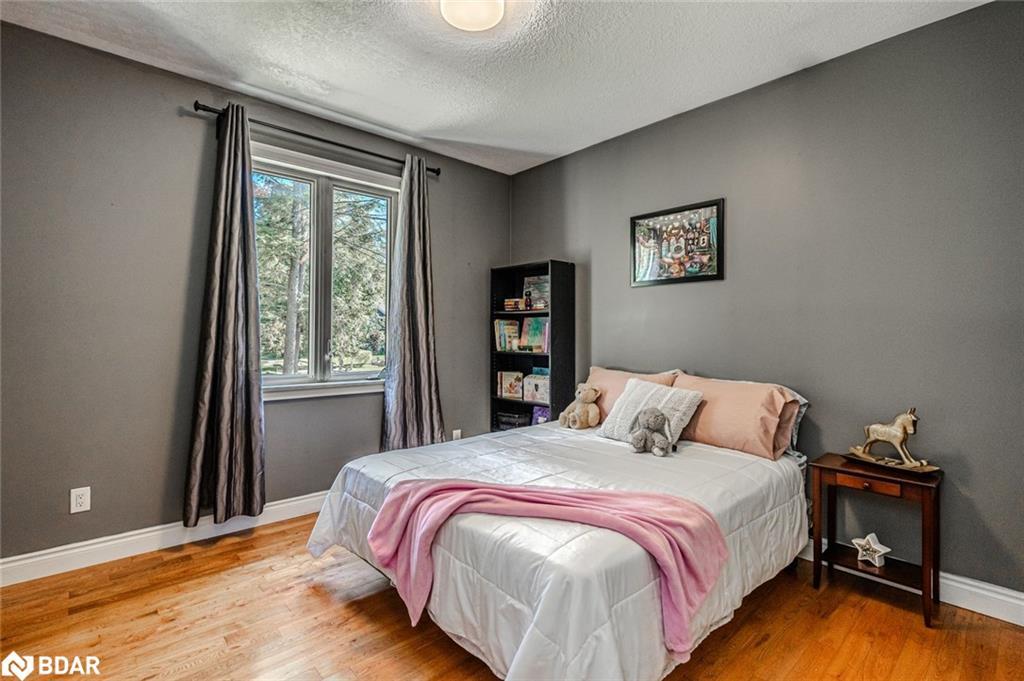 122 Trout Lane, Tiny, ON - Indoor Photo Showing Bedroom