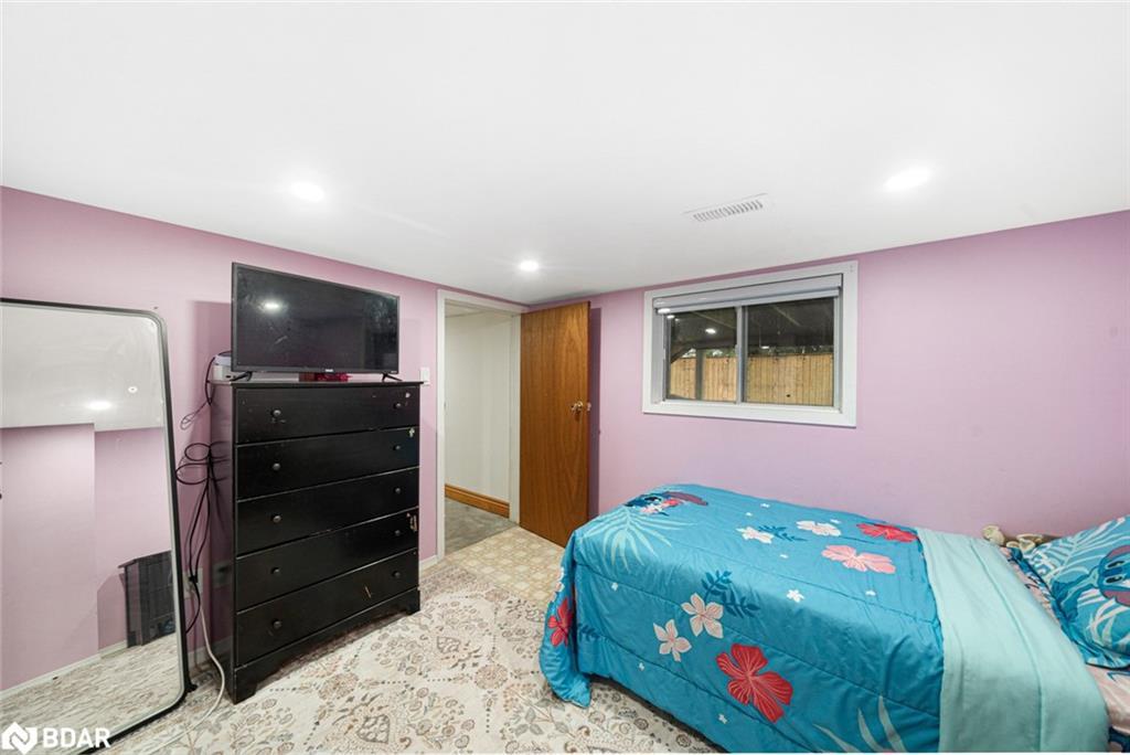 259 Nottawasaga Street, Orillia, ON - Indoor Photo Showing Bedroom