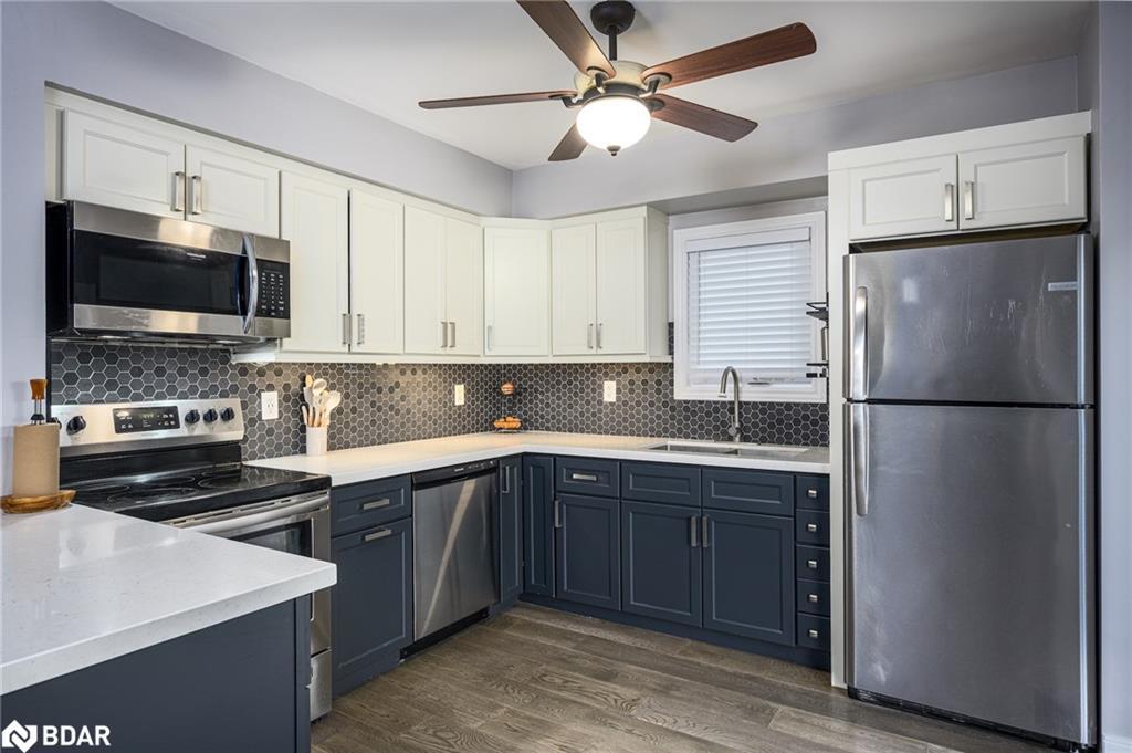 12 Truax Crescent, Essa, ON - Indoor Photo Showing Kitchen With Upgraded Kitchen