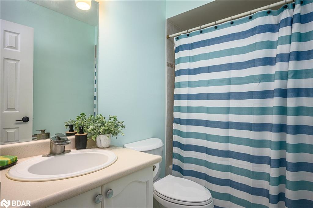 12 Truax Crescent, Essa, ON - Indoor Photo Showing Bathroom