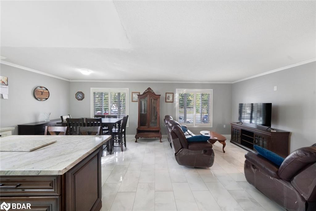 28 Keith Street, Orillia, ON - Indoor Photo Showing Living Room