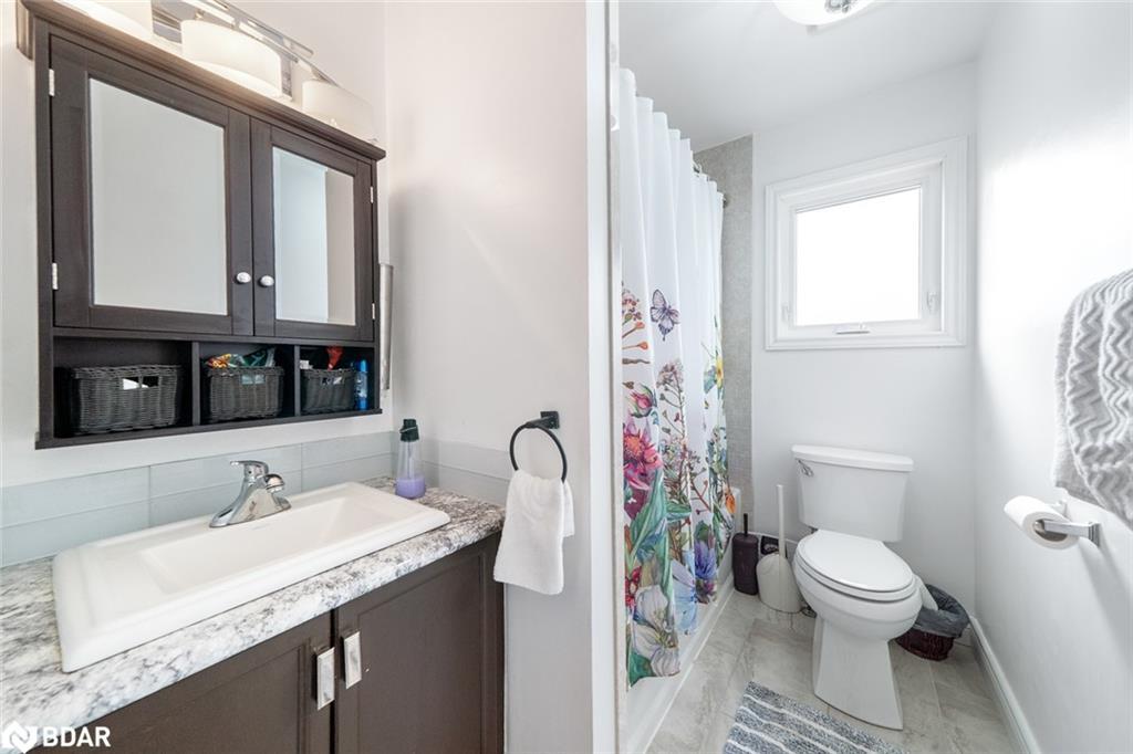 28 Keith Street, Orillia, ON - Indoor Photo Showing Bathroom