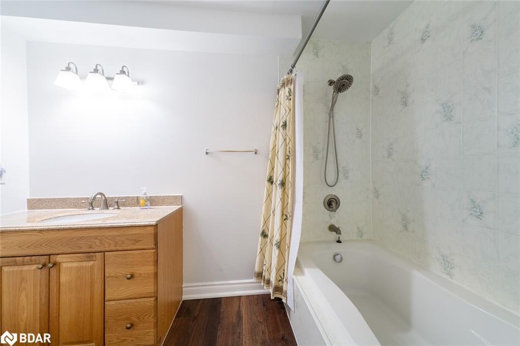 28 Keith Street, Orillia, ON - Indoor Photo Showing Bathroom