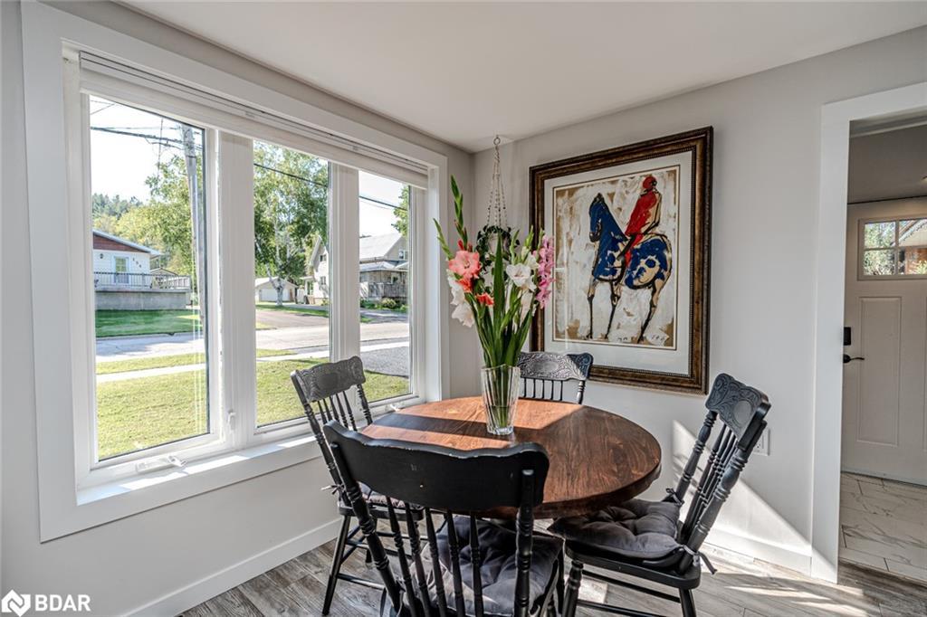 141 Poyntz Street, Penetanguishene, ON - Indoor Photo Showing Dining Room