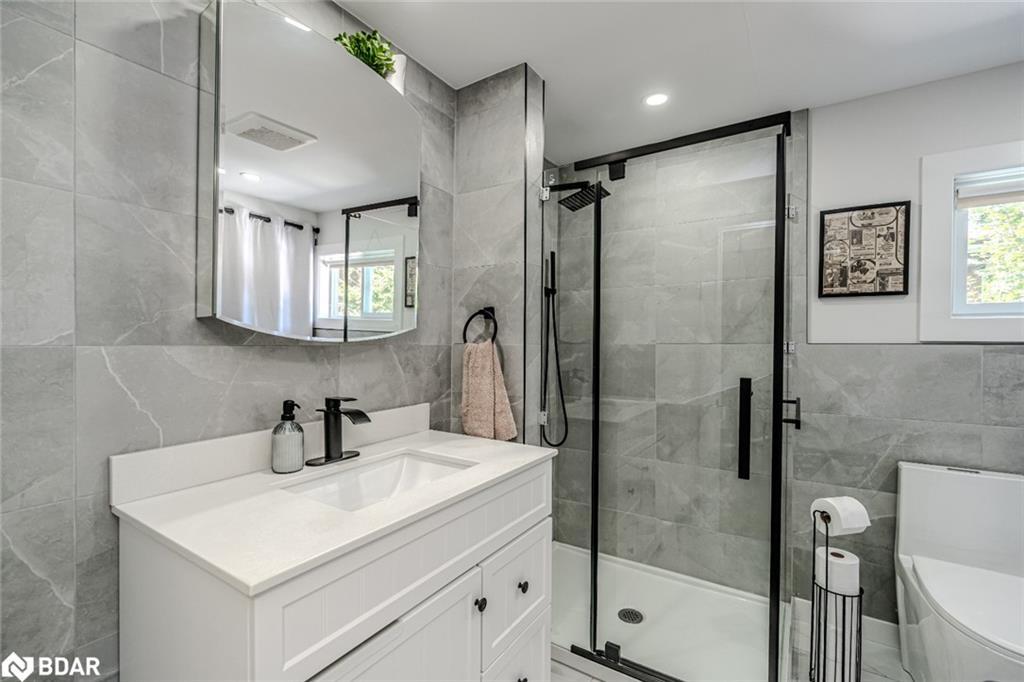 141 Poyntz Street, Penetanguishene, ON - Indoor Photo Showing Bathroom
