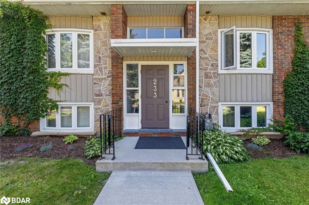 233 Westminster Drive S, Cambridge, ON - Outdoor With Facade