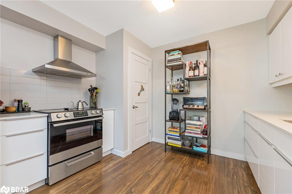 233 Westminster Drive S, Cambridge, ON - Indoor Photo Showing Kitchen