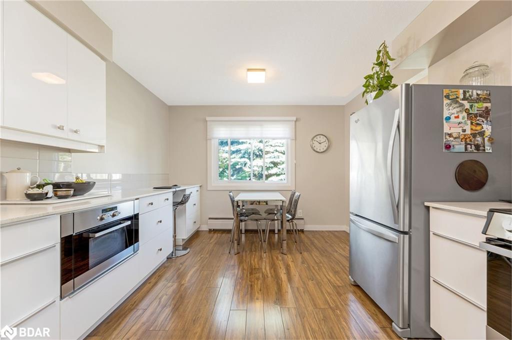 233 Westminster Drive S, Cambridge, ON - Indoor Photo Showing Kitchen