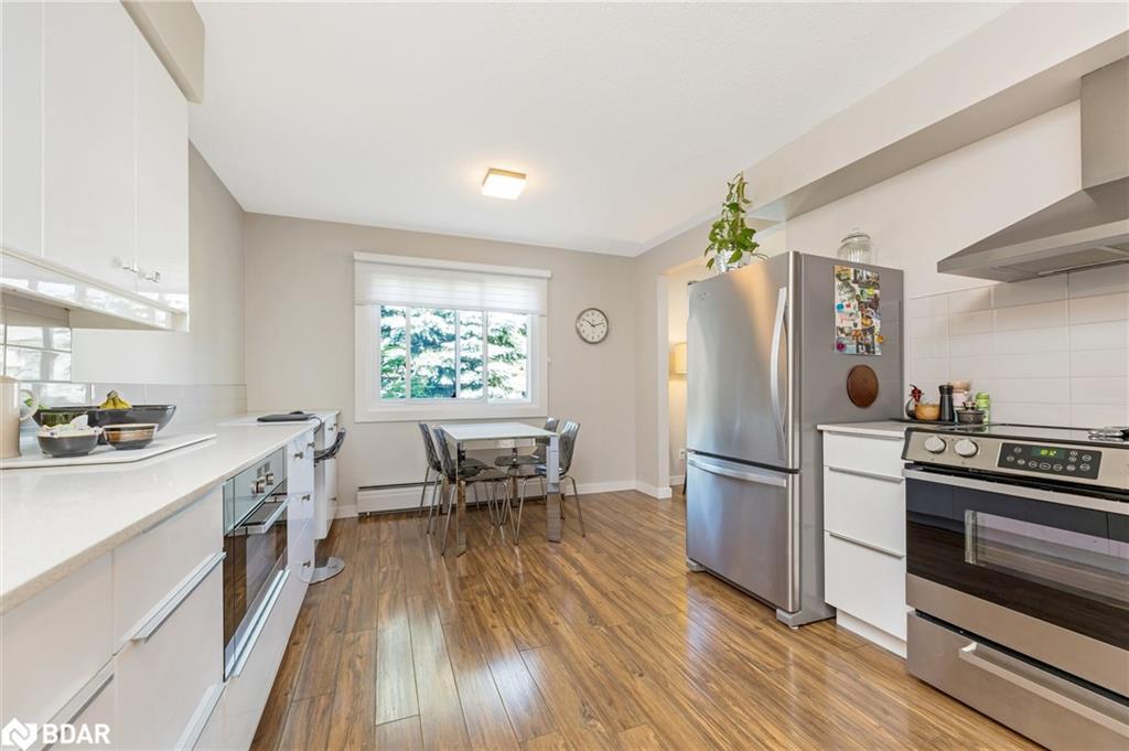 233 Westminster Drive S, Cambridge, ON - Indoor Photo Showing Kitchen