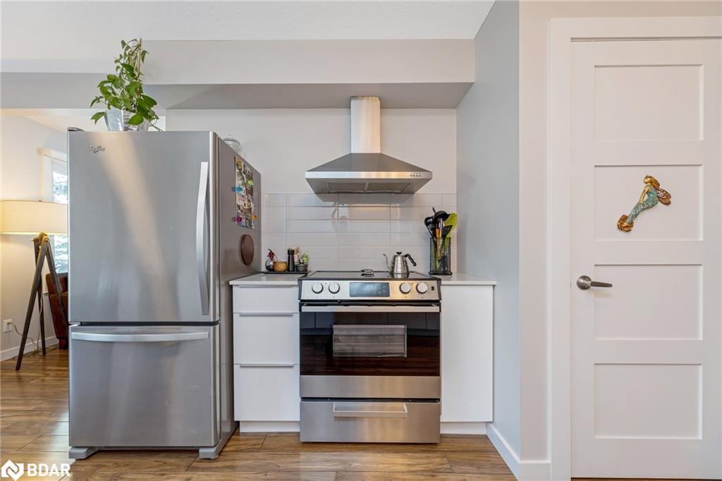233 Westminster Drive S, Cambridge, ON - Indoor Photo Showing Kitchen