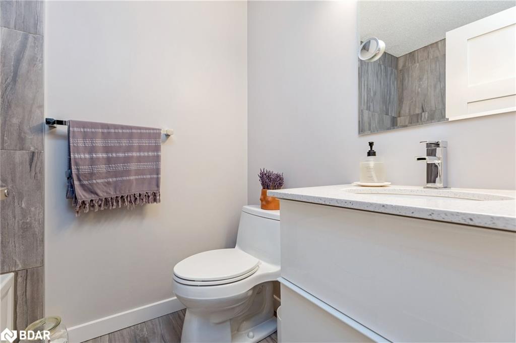 233 Westminster Drive S, Cambridge, ON - Indoor Photo Showing Bathroom