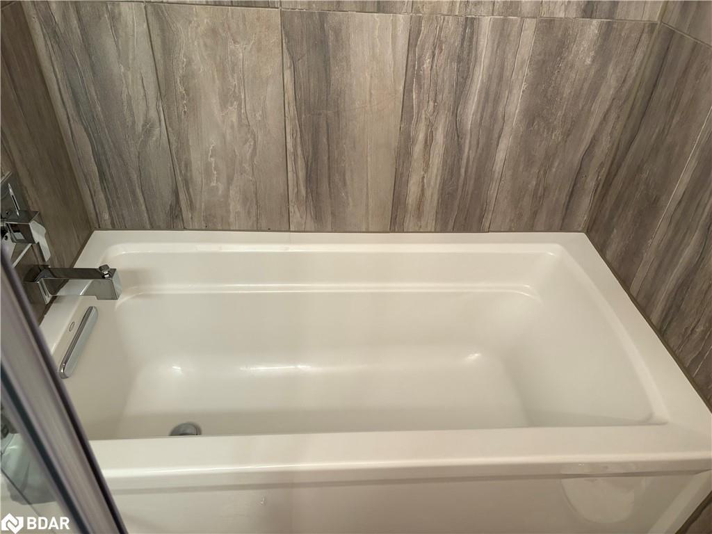 233 Westminster Drive S, Cambridge, ON - Indoor Photo Showing Bathroom