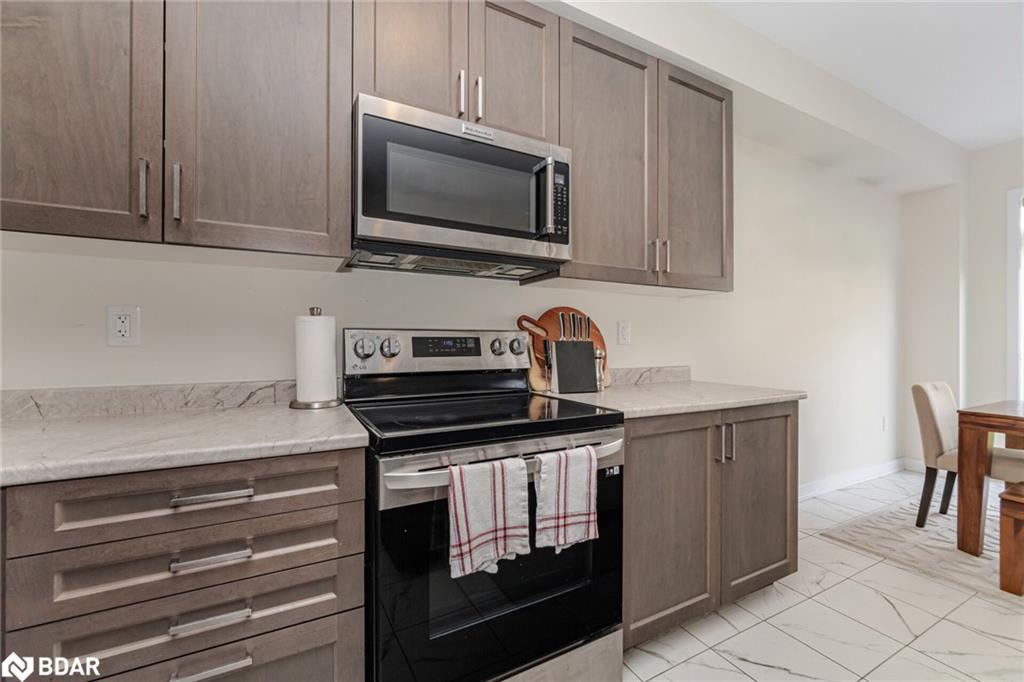 128 Whithorn Crescent, Haldimand, ON - Indoor Photo Showing Kitchen