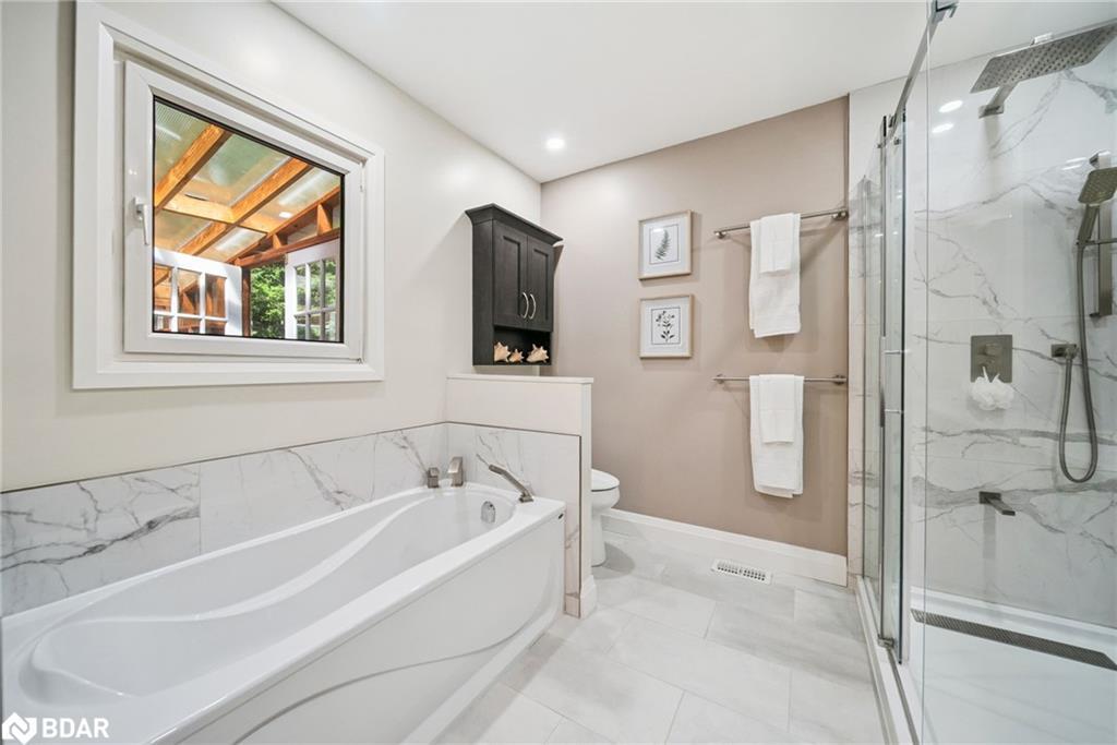470 Parkview Court, Midland, ON - Indoor Photo Showing Bathroom