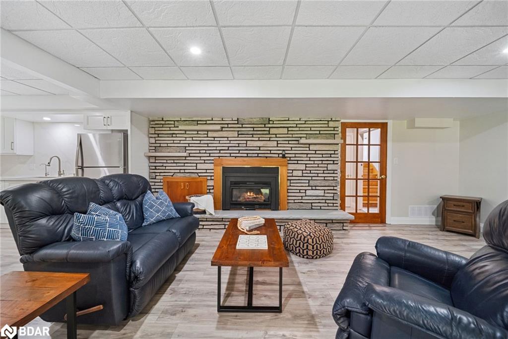 470 Parkview Court, Midland, ON - Indoor Photo Showing Living Room With Fireplace