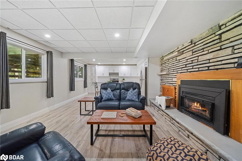 470 Parkview Court, Midland, ON - Indoor Photo Showing Living Room With Fireplace