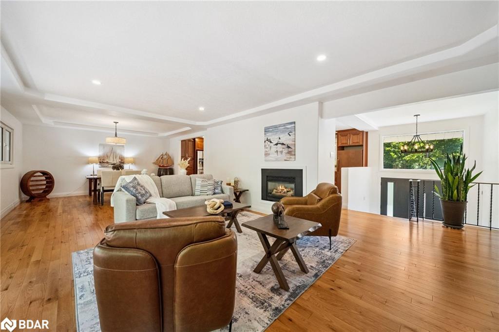 470 Parkview Court, Midland, ON - Indoor Photo Showing Living Room With Fireplace