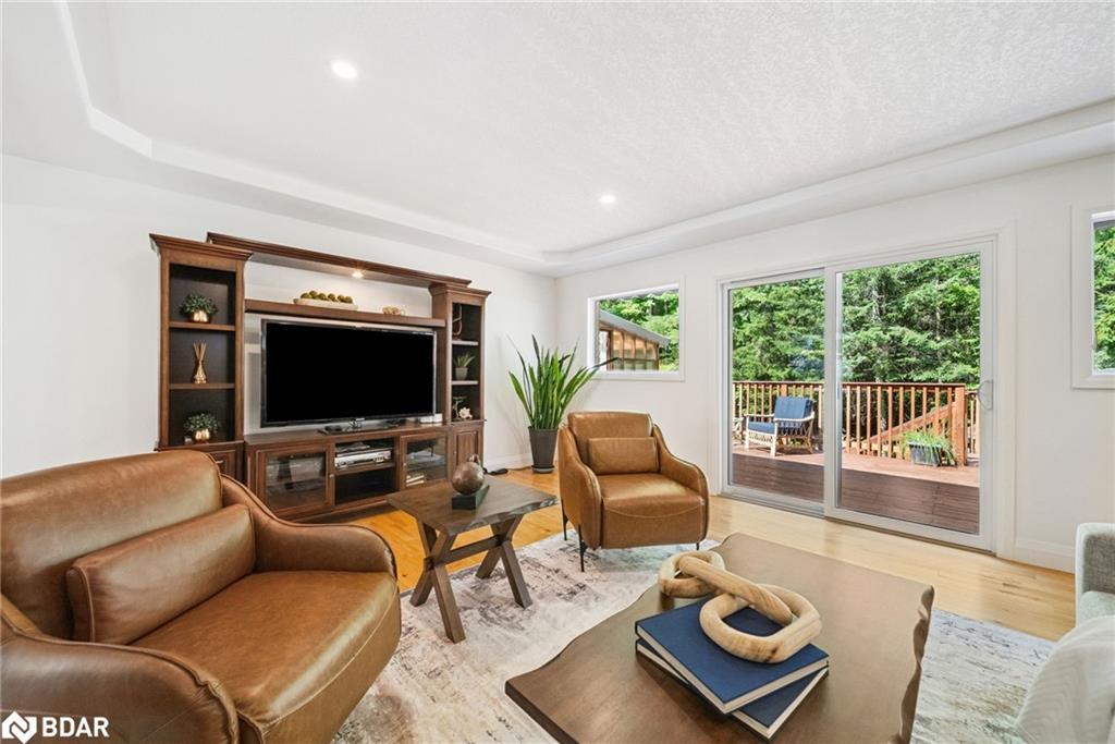 470 Parkview Court, Midland, ON - Indoor Photo Showing Living Room