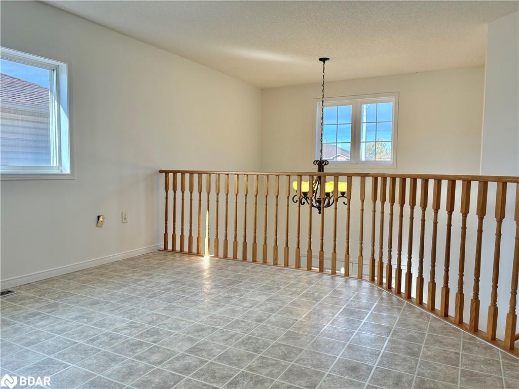 33 Raymond Crescent, Barrie, ON - Indoor Photo Showing Other Room