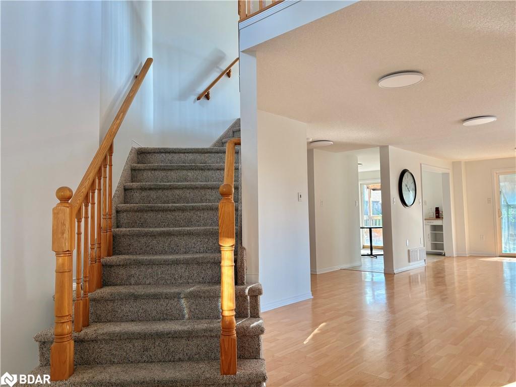 33 Raymond Crescent, Barrie, ON - Indoor Photo Showing Other Room