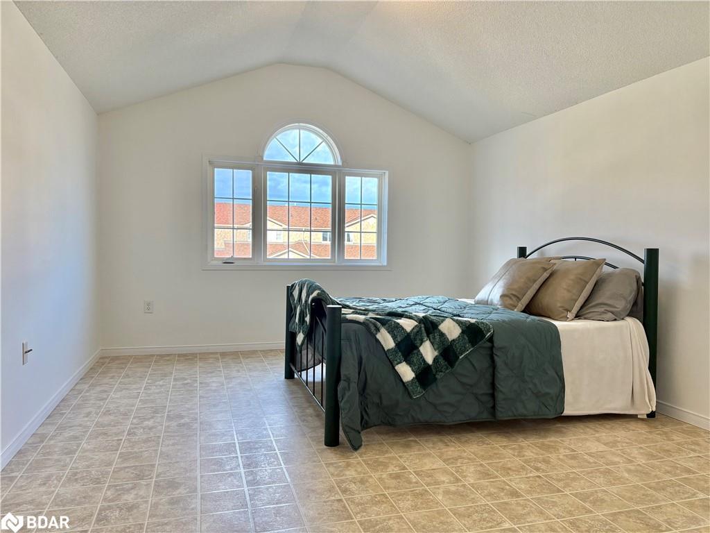 33 Raymond Crescent, Barrie, ON - Indoor Photo Showing Bedroom