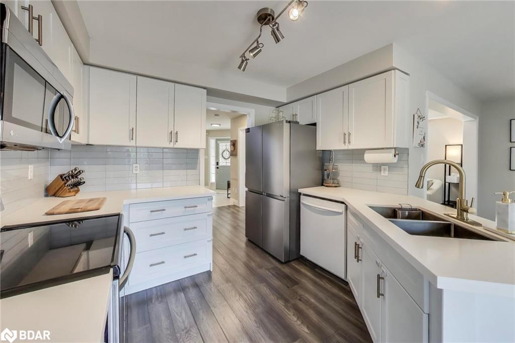 155 Cunningham Drive, Barrie, ON - Indoor Photo Showing Kitchen With Double Sink