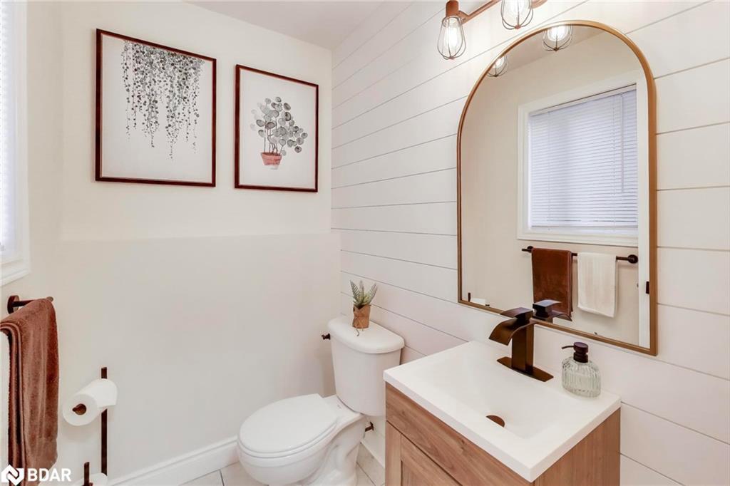 155 Cunningham Drive, Barrie, ON - Indoor Photo Showing Bathroom
