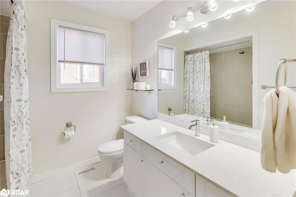 155 Cunningham Drive, Barrie, ON - Indoor Photo Showing Bathroom