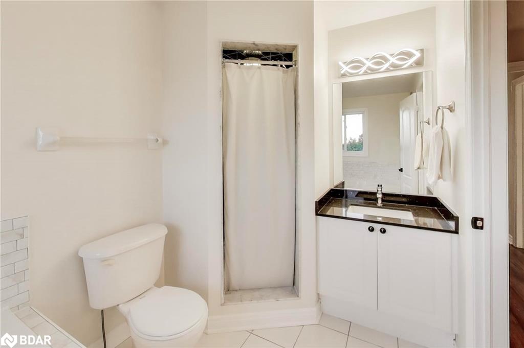 155 Cunningham Drive, Barrie, ON - Indoor Photo Showing Bathroom