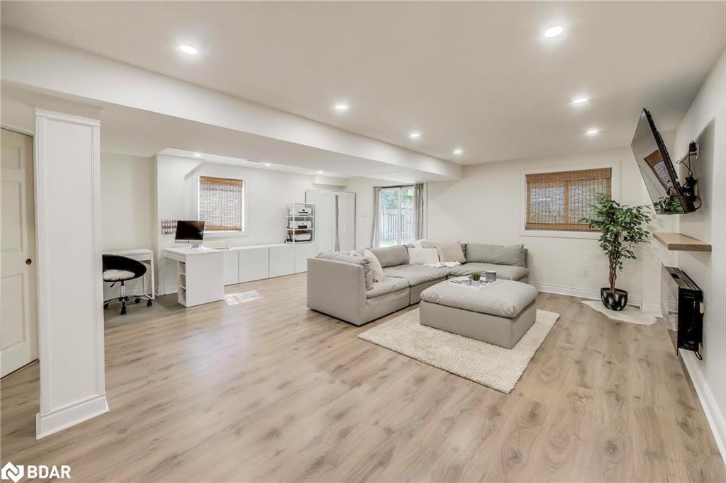 155 Cunningham Drive, Barrie, ON - Indoor