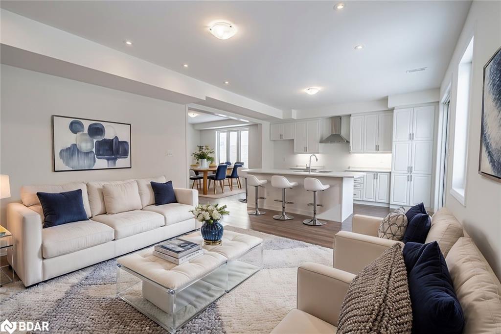 112 West Oak Trail, Barrie, ON - Indoor Photo Showing Living Room