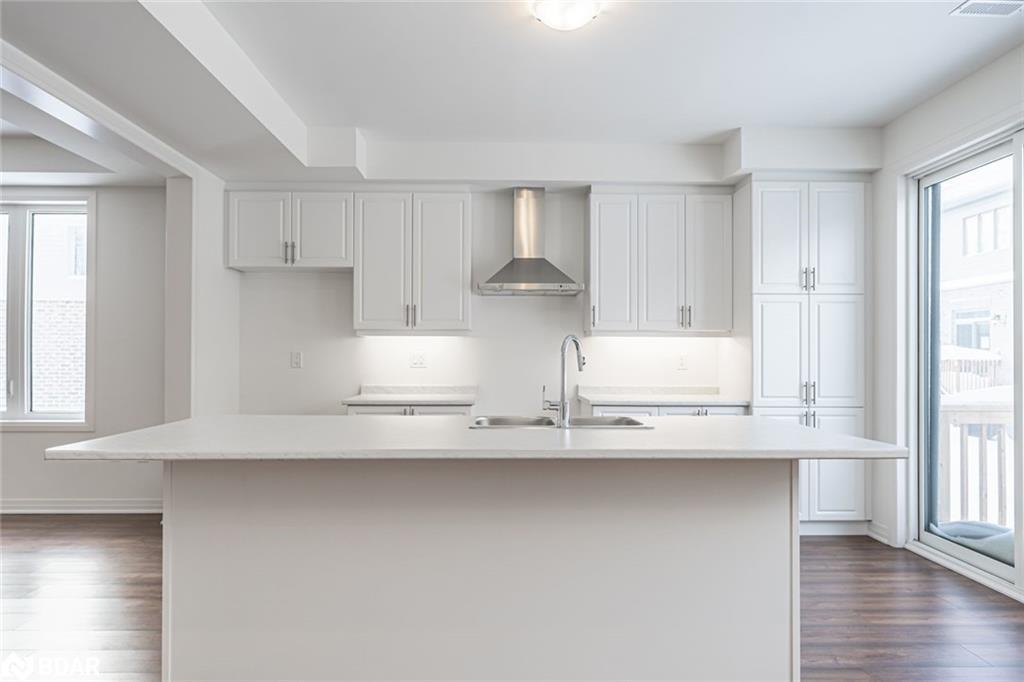 112 West Oak Trail, Barrie, ON - Indoor Photo Showing Kitchen