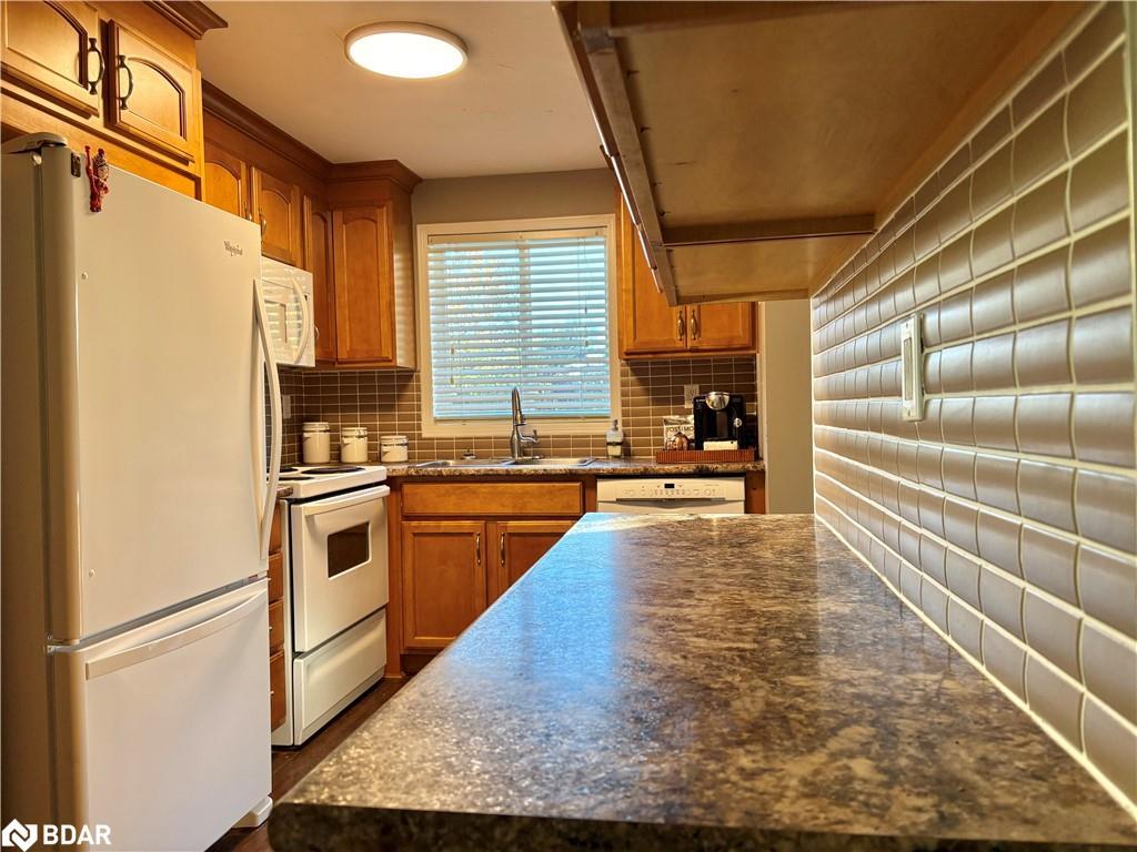 181 Columbia Road, Barrie, ON - Indoor Photo Showing Kitchen