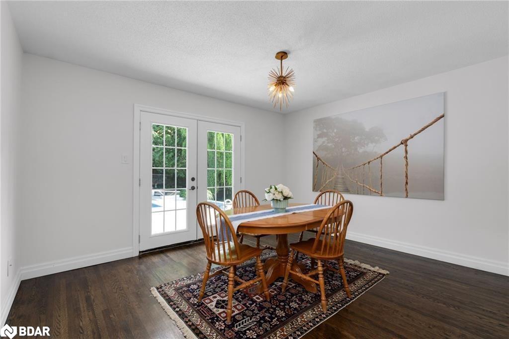28 Larry Street, Caledon, ON - Indoor Photo Showing Dining Room