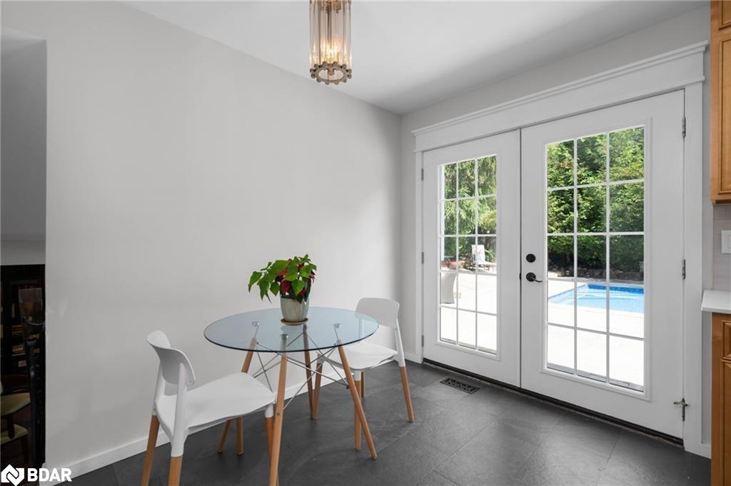 28 Larry Street, Caledon, ON - Indoor Photo Showing Dining Room
