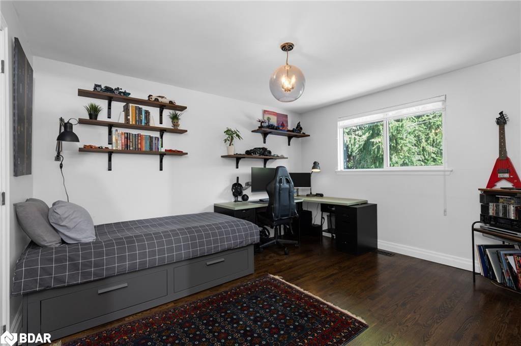 28 Larry Street, Caledon, ON - Indoor Photo Showing Bedroom