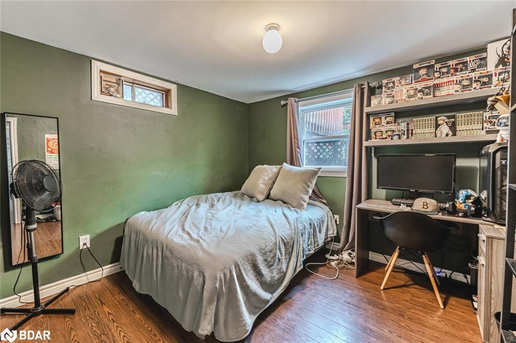 69 Fox Run, Barrie, ON - Indoor Photo Showing Bedroom