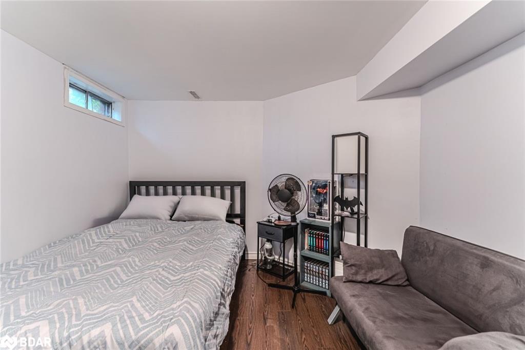 69 Fox Run, Barrie, ON - Indoor Photo Showing Bedroom