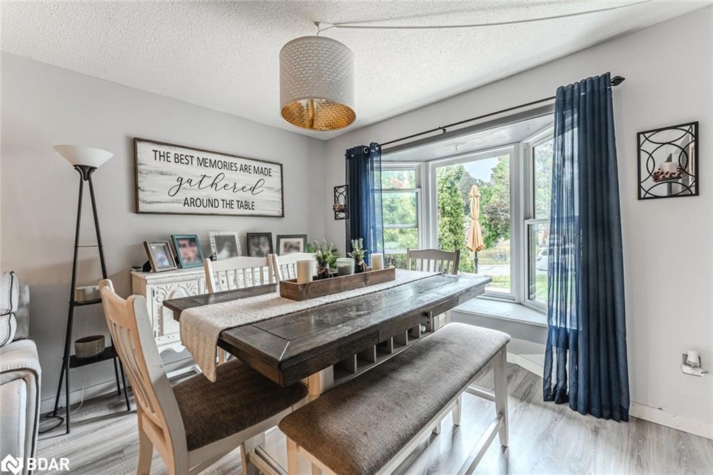 69 Fox Run, Barrie, ON - Indoor Photo Showing Dining Room