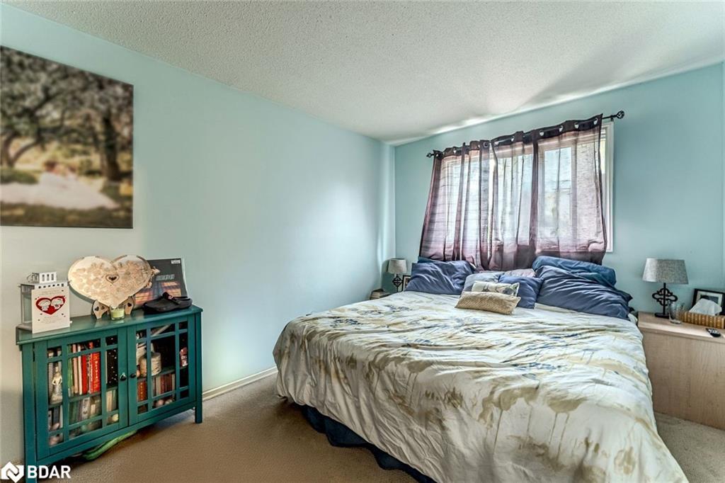 69 Fox Run, Barrie, ON - Indoor Photo Showing Bedroom