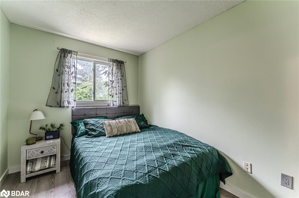 69 Fox Run, Barrie, ON - Indoor Photo Showing Bedroom
