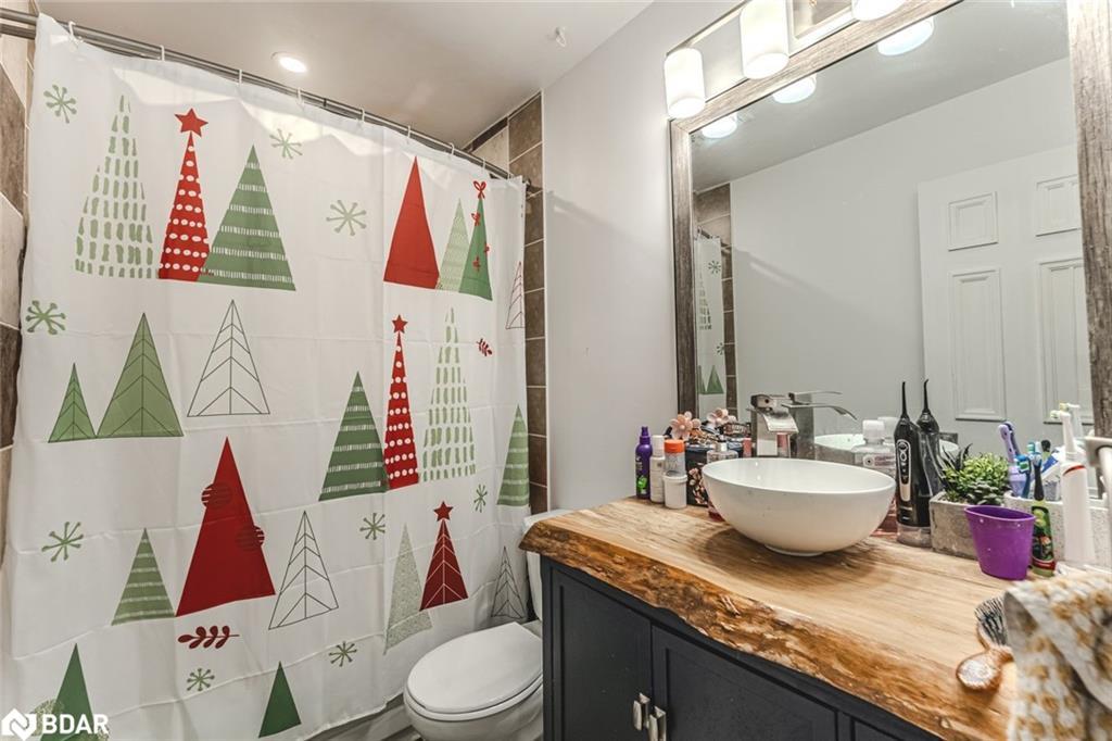 69 Fox Run, Barrie, ON - Indoor Photo Showing Bathroom