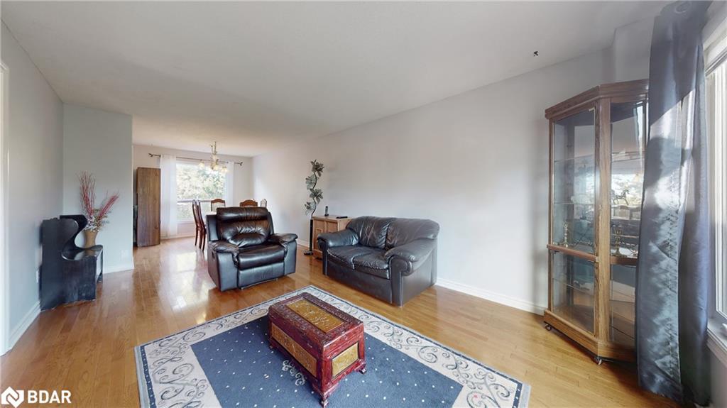 4 Trillium Crescent, Barrie, ON - Indoor Photo Showing Living Room