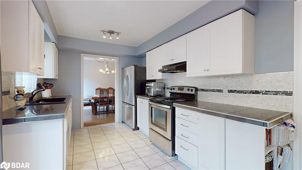 4 Trillium Crescent, Barrie, ON - Indoor Photo Showing Kitchen