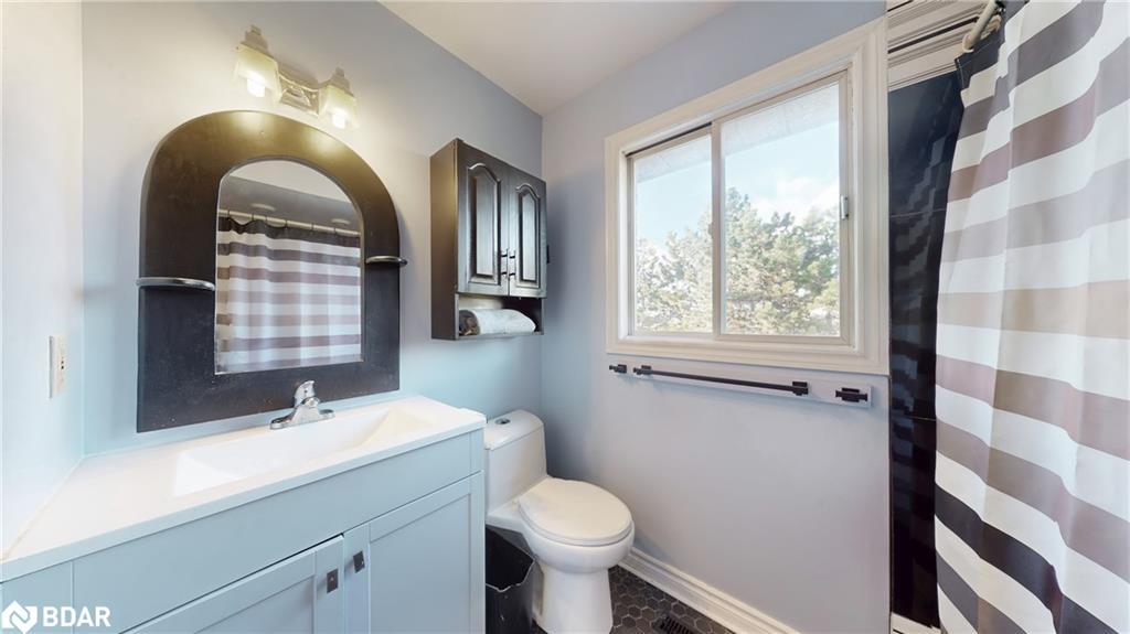 4 Trillium Crescent, Barrie, ON - Indoor Photo Showing Bathroom