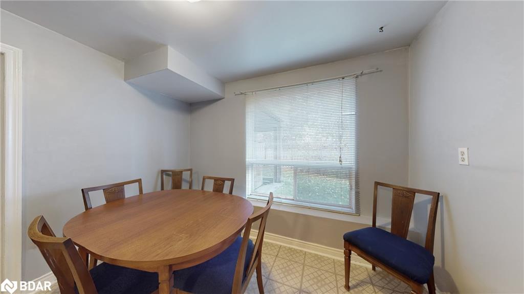 4 Trillium Crescent, Barrie, ON - Indoor