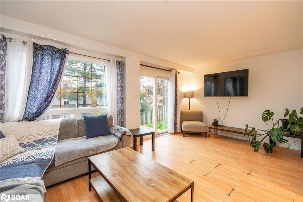 29 Chaucer Crescent, Barrie, ON - Indoor Photo Showing Living Room