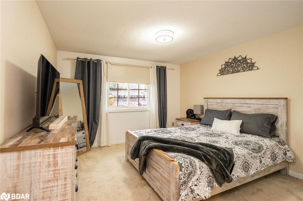 29 Chaucer Crescent, Barrie, ON - Indoor Photo Showing Bedroom
