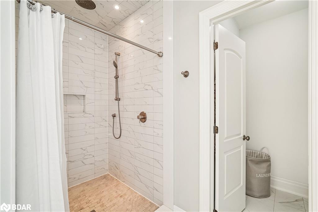 68 Walmer Road, Richmond Hill, ON - Indoor Photo Showing Bathroom